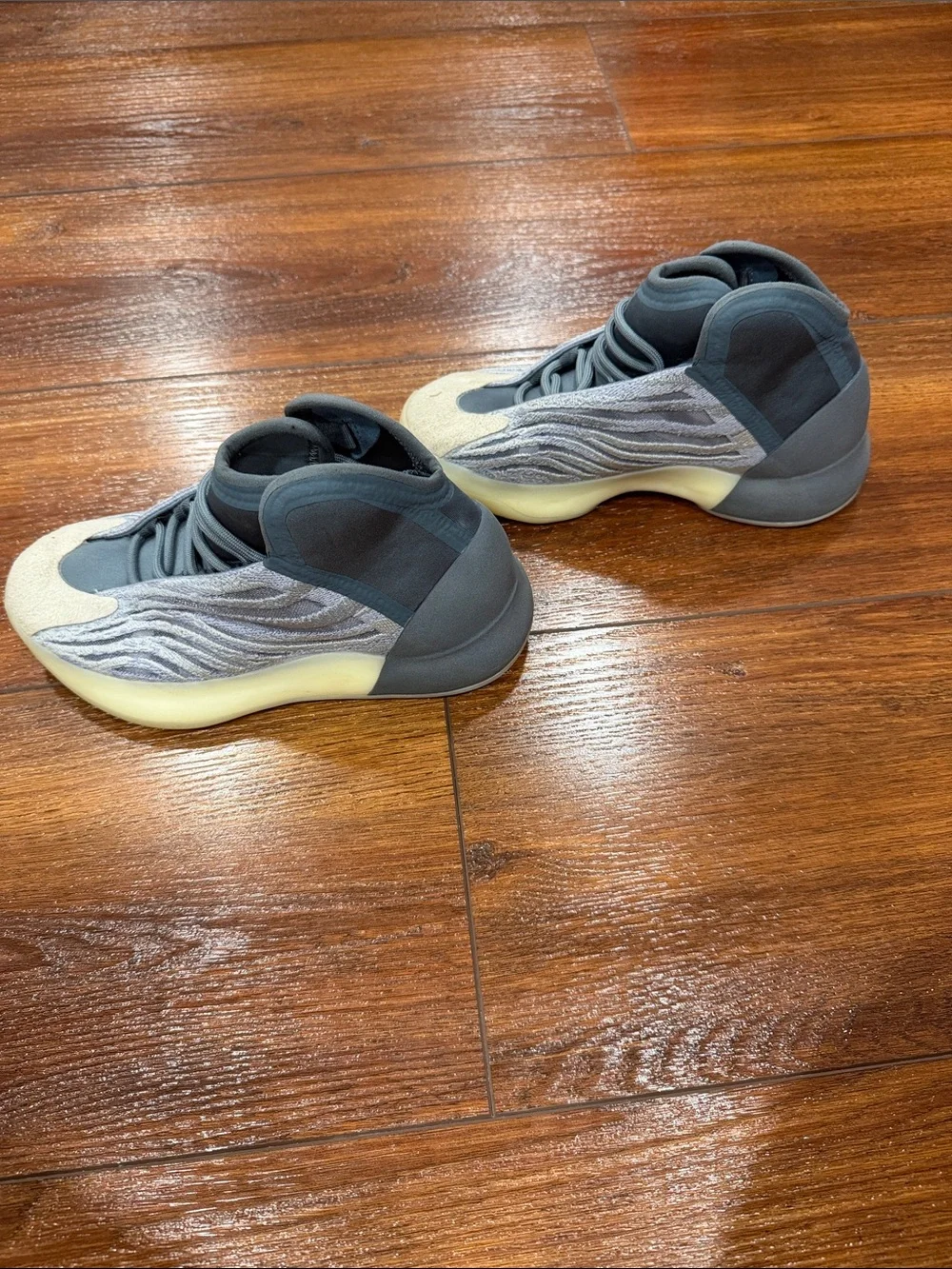 Kids Grey and Cream High-Top Sneakers with Wave Detail